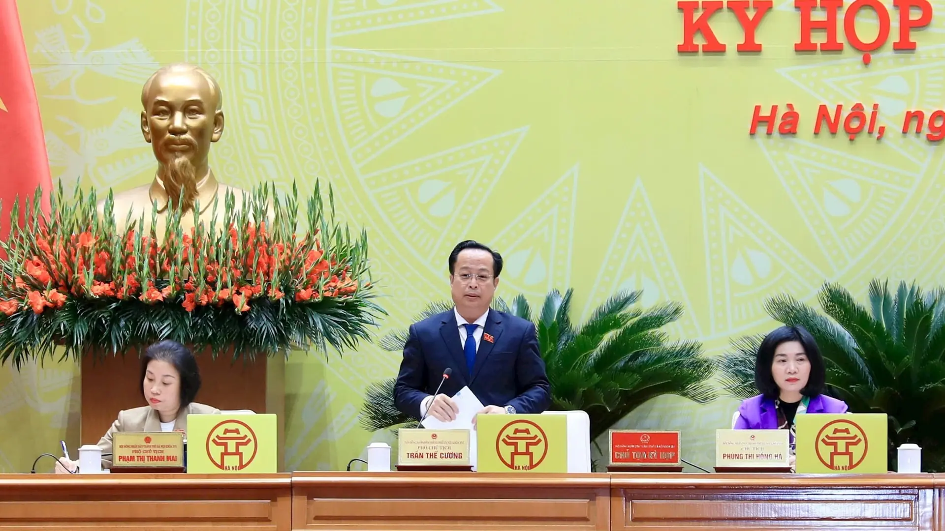 Thông qua nhiều nghị quyết nhằm cụ thể hoá Luật Thủ đô